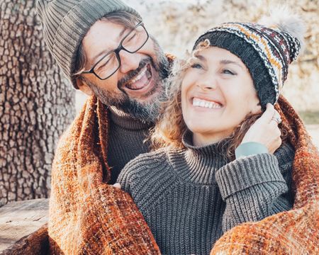In wen verlieben wir uns? Unsere verborgenen Beweggründe bei der Partnerwahl.