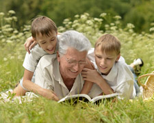 Opa und Oma als Zweiteltern: So funktioniert es